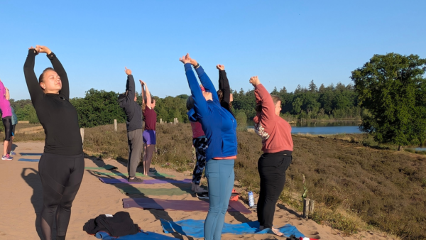 Yoga tijdens buitenweekend