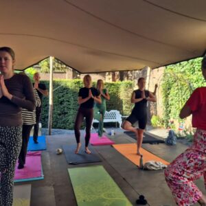 Zomeryoga in tuin ANNO